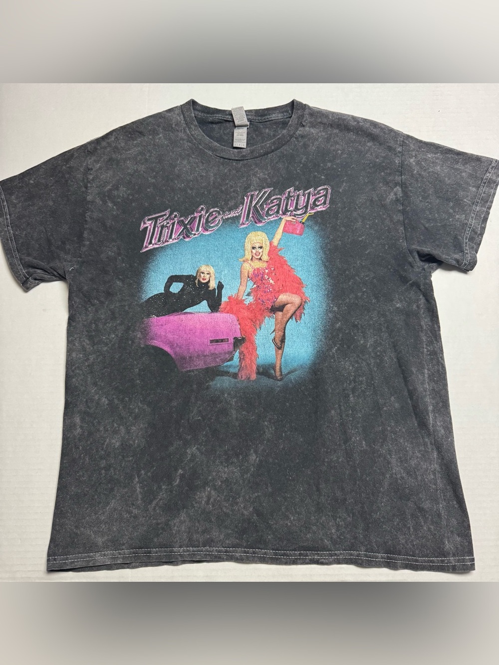 Trixie and Katya North American Tour '22 Gray Acid Wash Graphic Tee Size: L
